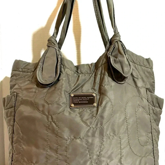 Marc by Marc Jacob’s gray quilted nylon hobo handbag - Picture 2 of 8